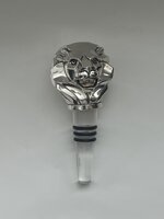 tappo-da-vino-a-forma-di-leone-in-argento-laminato-ref1036