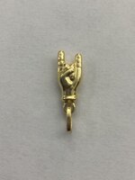 ciondolo-donna-con-mano-che-fa-le-corna-in-oro-giallo-750-18-kt-ref543