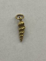 ciondolo-donna-con-conchiglia-in-oro-giallo-750-18-kt-ref586