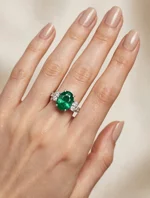 crivelli-anello-donna-con-smerando-naturale-e-diamanti-3698