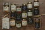 bomboniera-personalizzata-vasetto-alimentare-con-scatolina-e-confetti-scatola-con-grafica-a-scelta