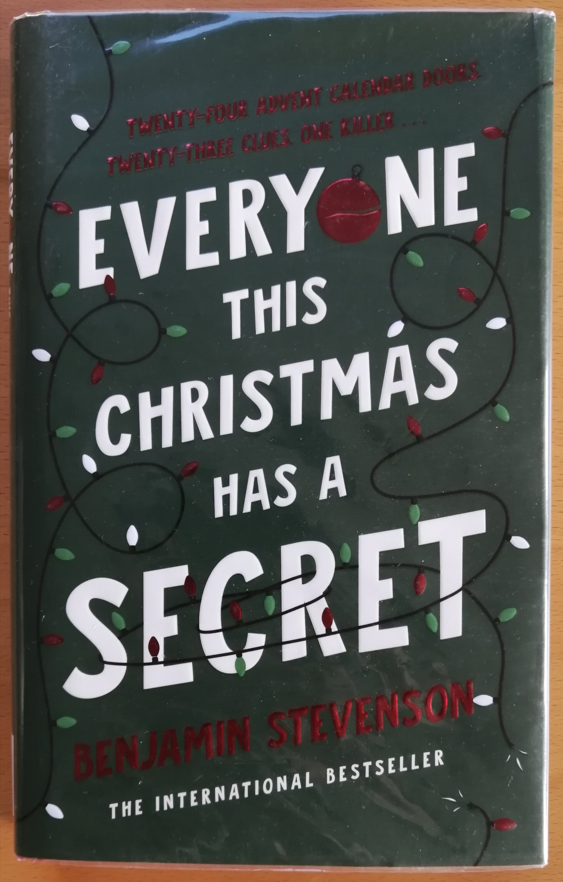 Emma in giallo: Tutti hanno dei segreti a Natale Emma in giallo: Tutti hanno dei segreti a Natale