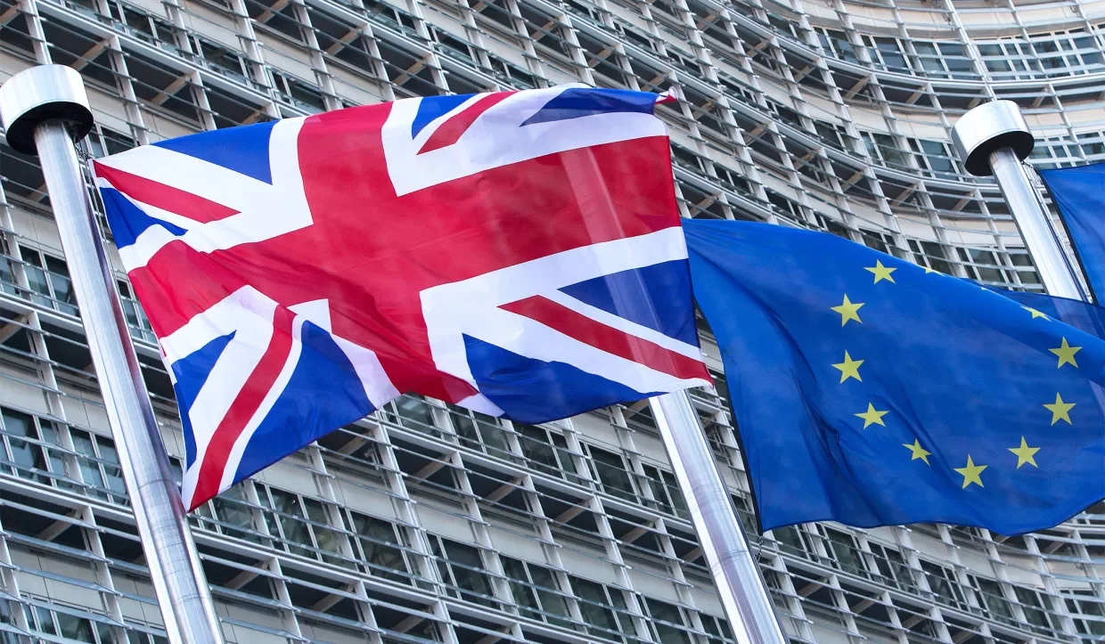 brexit-british-eu-flags.webp brexit-british-eu-flags.webp