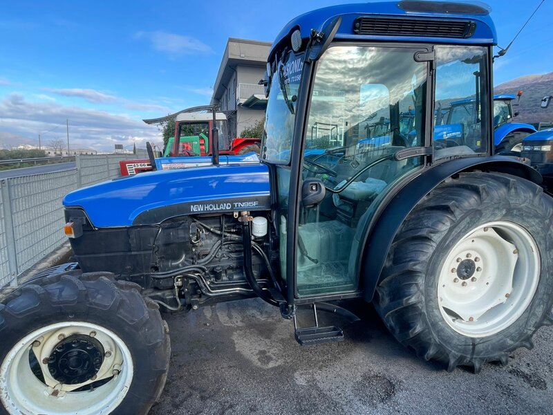 new-holland-tn95f
