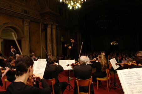 dirigiendo-2.jpeg dirigiendo-2.jpeg