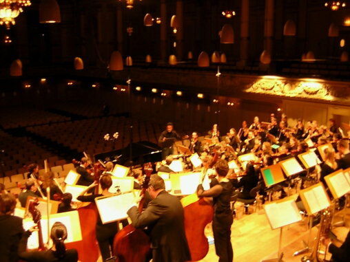 in tonhalle zürich-10.10.25- queda ok.jpeg in tonhalle zürich-10.10.25- queda ok.jpeg