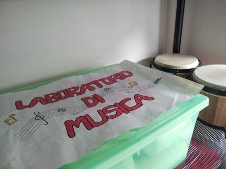 laboratorio-musica-scuola-oasi-cristo-re.jpeg
