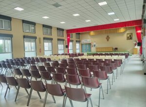 sala-convegni-teatro-scuola-oasi-cristo-re-2.jpeg
