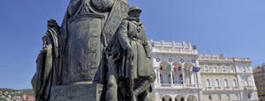 213%20trieste%20statua%20umberto%20saba.jpeg