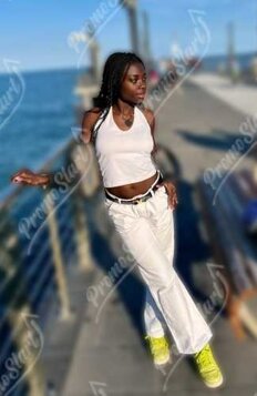 joyx04 - albenga sv - studentessa addetta vendite negozio educatrice in piscina.jpeg