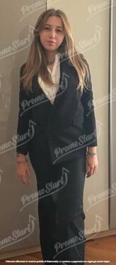 adeleec606 - pistoia - cameriera di sala e ai tavoli.jpeg