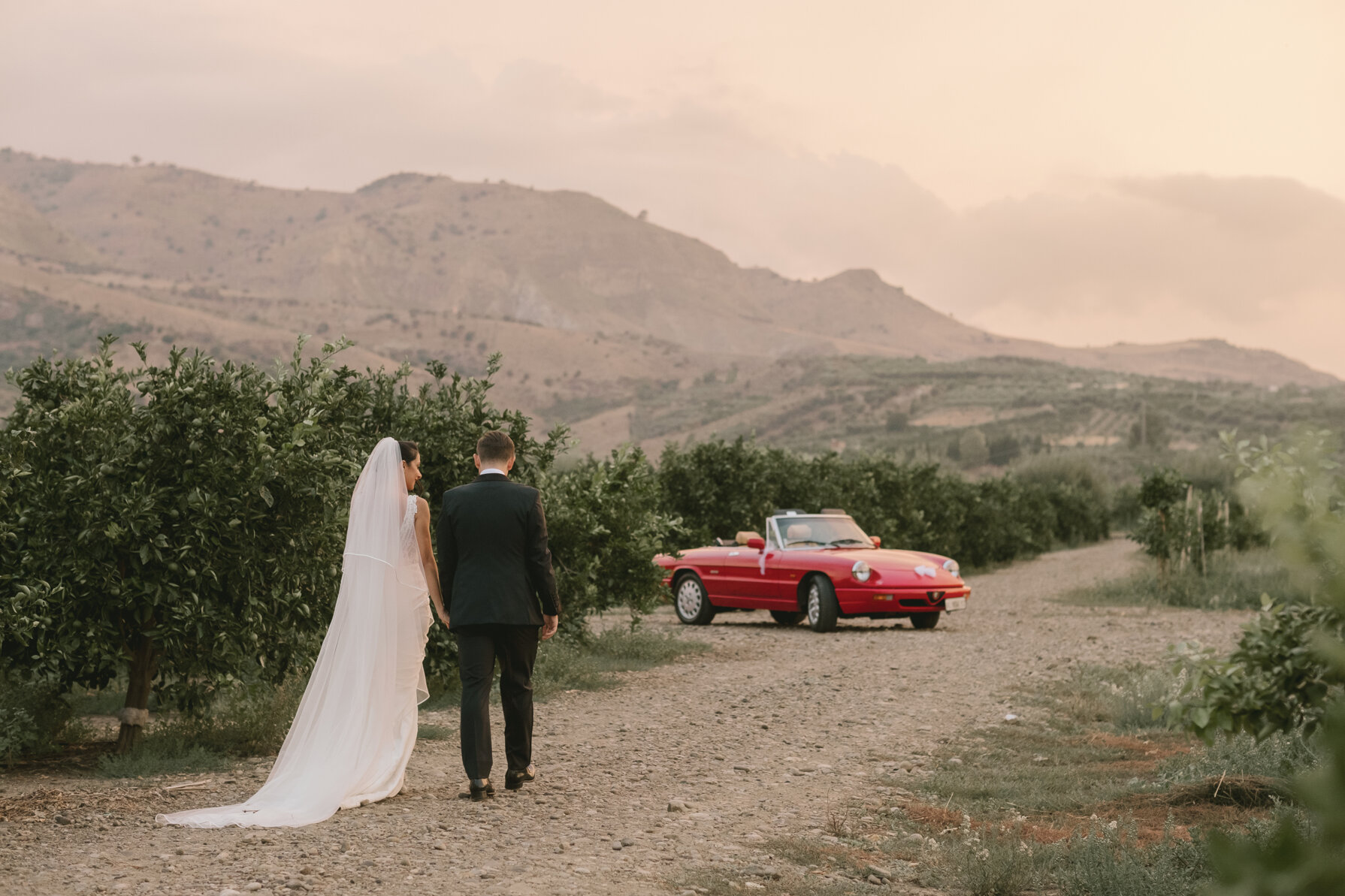 Ci occupiamo di Fotografia di Matrimonio, con un Team preparato e competente nel settore, amiamo raccontare ogni storia e qualsiasi evento che riguardi la tua vita. Ci occupiamo di Fotografia di Moda, orientati verso un taglio emozionale, espressivo ed autobiografico. Ci occupiamo di Still Life e Foto Social. Organizziamo anche Corsi Fotografici, Whorkshop con Esperti de settore e Mostre. MATRIMONIO SICILIA DESTINATION WEDDING SICILY FOTOGRAFIA MATRIMONIO