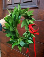 artificial-laurel-wreath-with-red-ribbon-ideal-for-graduation-shipping-in-italy-and-abroad