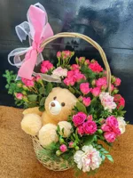 cesto-floreale-con-orsacchiotto-e-rose-rosa-regalo-tenero-per-nascita-o-compleanno-a-milano