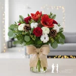 bouquet-di-natale-con-amaryllis-rosso-rose-pigne-e-verde-invernale