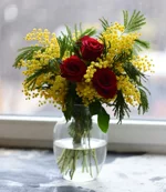 bouquet-mimosa-e-rose-rosse-eleganza-e-passione-festa-della-donna-milano