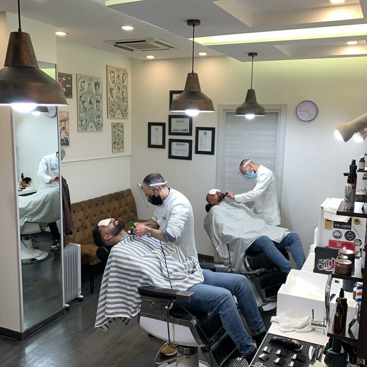 negozio-near-me-santabarba-lecce-barber-club-barbiere-barber-shop-parrucchiere-uomo-barba-capelli-sfumata-sfumato-sfumatura-centro-uomo-bambini-corta