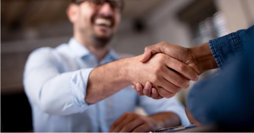 stretta di mano.jpeg