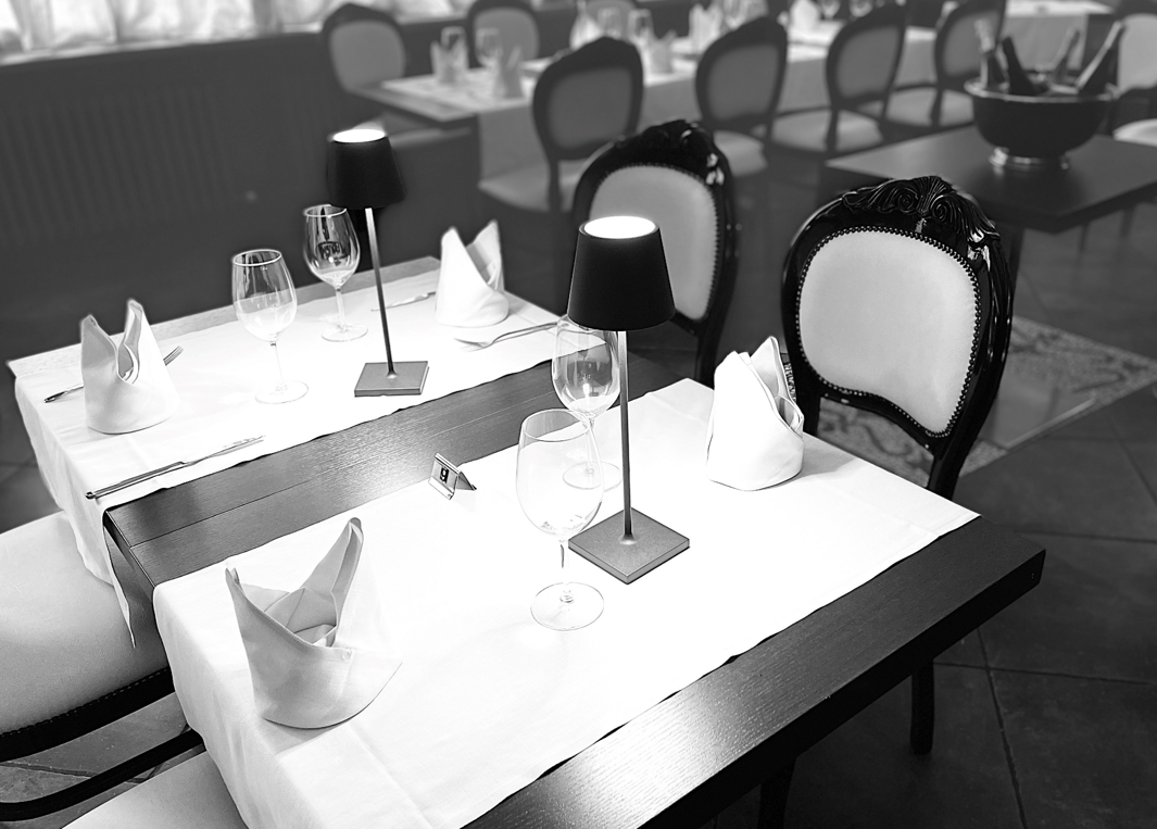 home La Brasserie di Josephine Braceria elegante