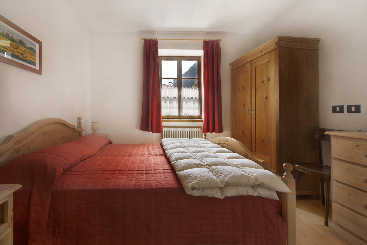 casa nicoleta rosso_camera matrimoniale.jpeg