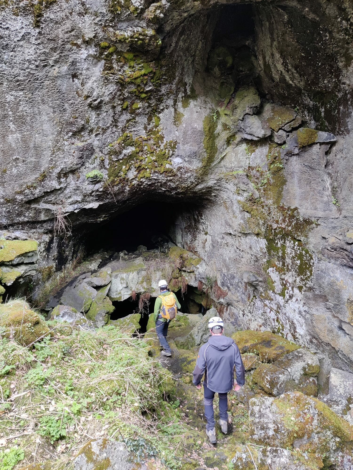 grotta-lavica-2.jpeg