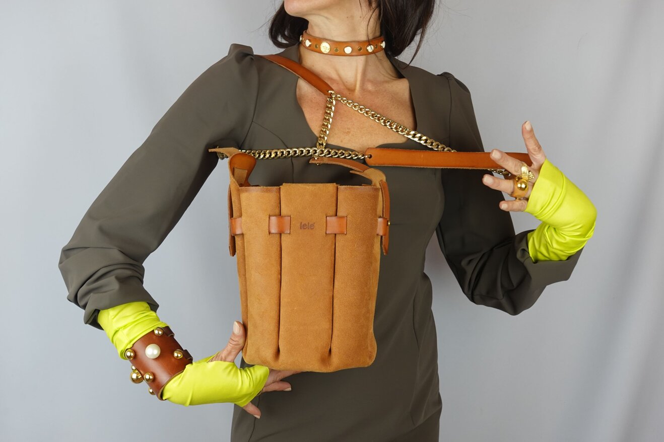 dinamite copertina guantijpg compresso.jpeg