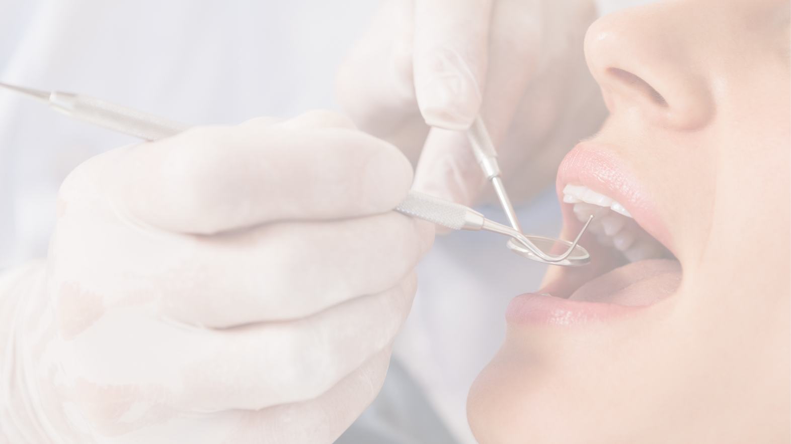 Sintomi della parodontite e della piorrea - gengive che sanguinano e denti mobili