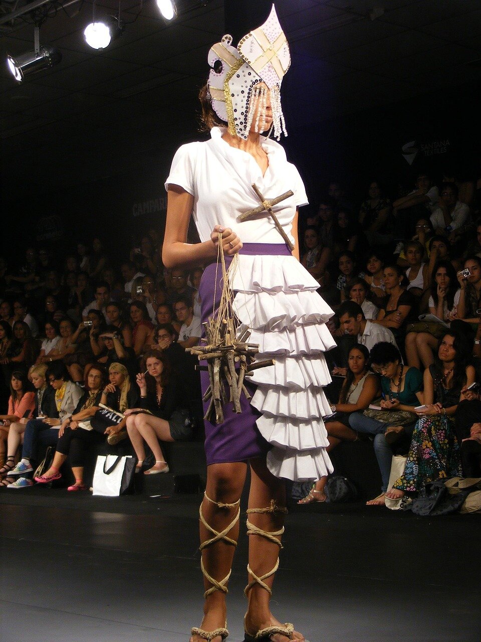 La Moda si Riconnette: L'Era del Lusso Silenzioso e del Ritorno all'Artigianato La Moda si Riconnette: L'Era del Lusso Silenzioso e del Ritorno all'Artigianato