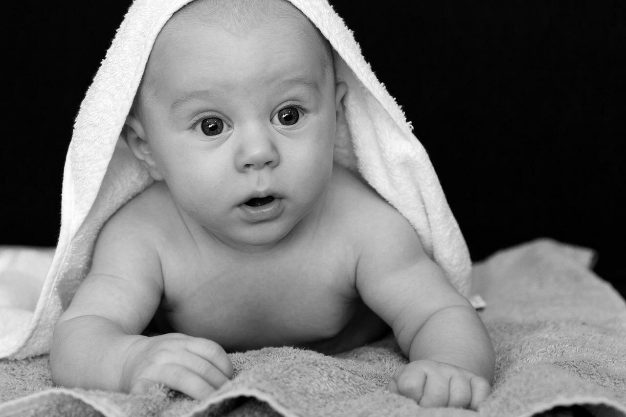 Fotografia Newborn a Bari: La Guida completa per custodire i Primi Giorni del Tuo Bambino