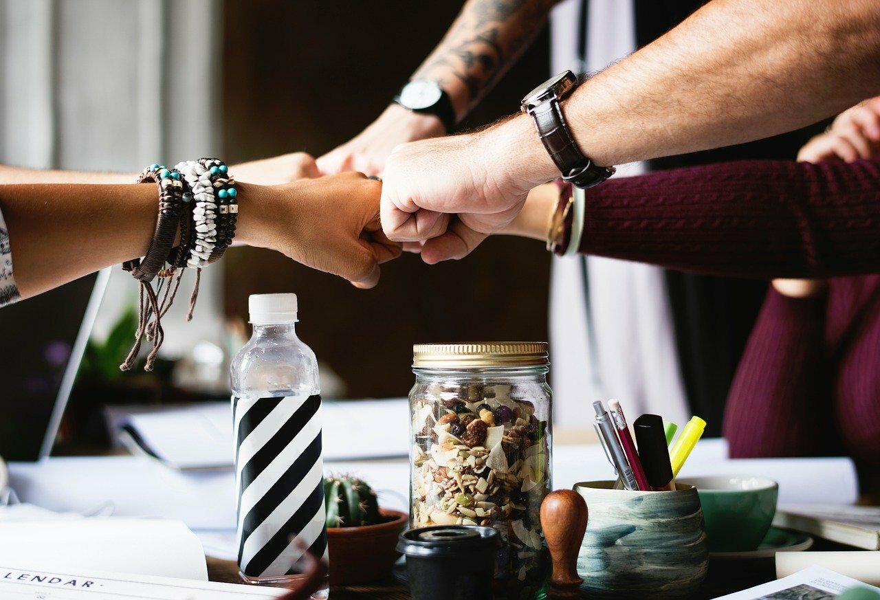 Team building e media: perché creare contenuti insieme rafforza davvero il gruppo Team building e media: perché creare contenuti insieme rafforza davvero il gruppo