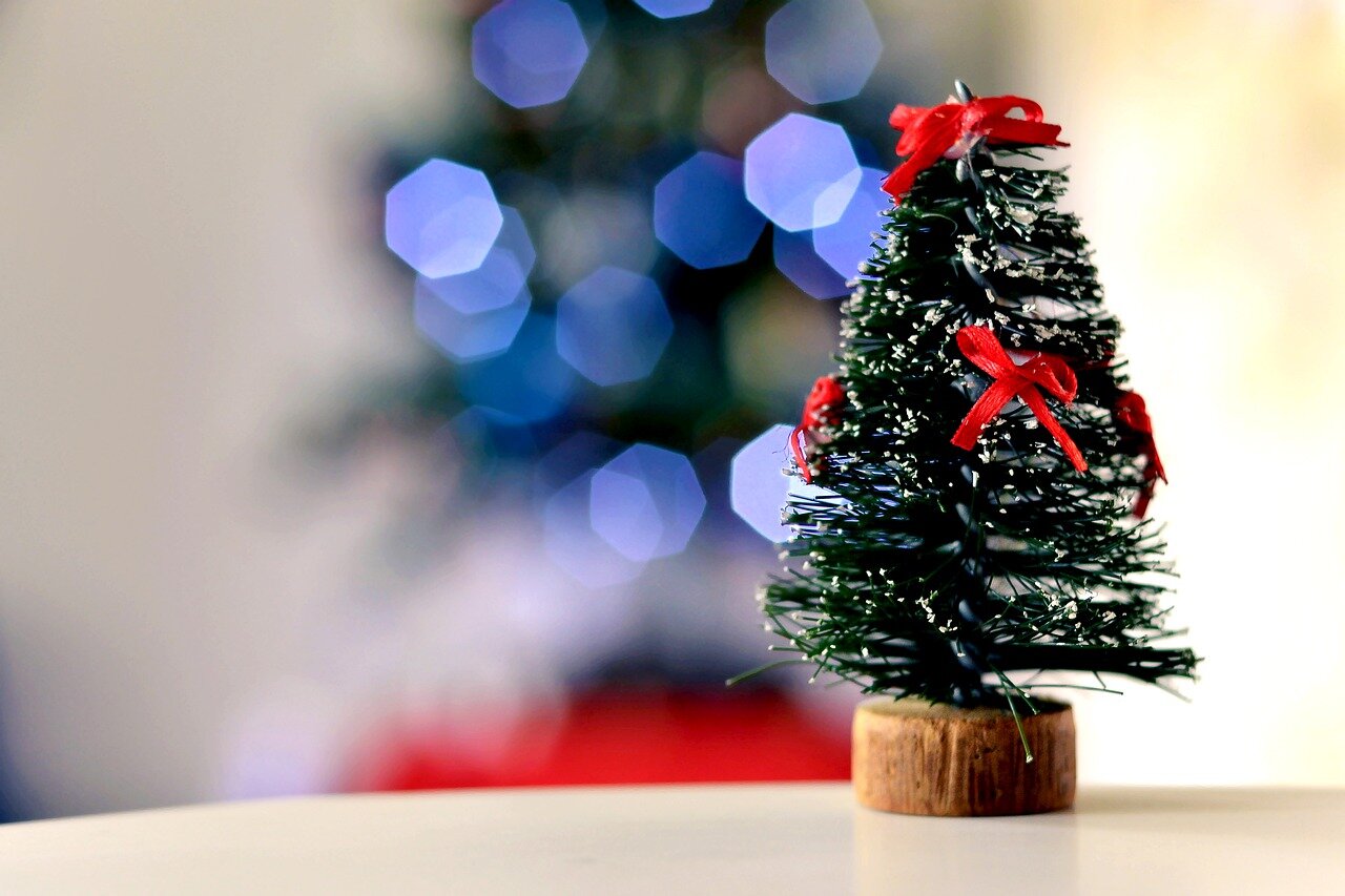 I miei auguri di Natale: Oltre le Luci, Ritrovare se Stessi tra Condivisione e Silenzio