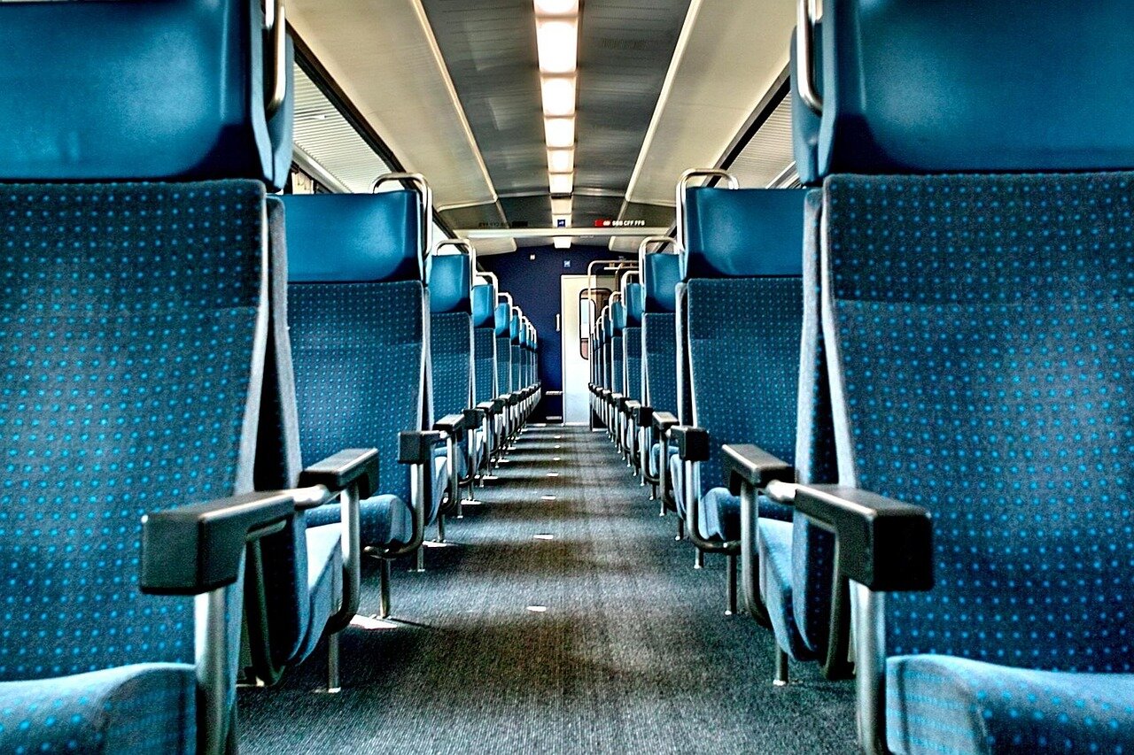 🚂 Follia sul treno Isernia-Roma: rissa tra passeggeri e convoglio bloccato a Valmontone